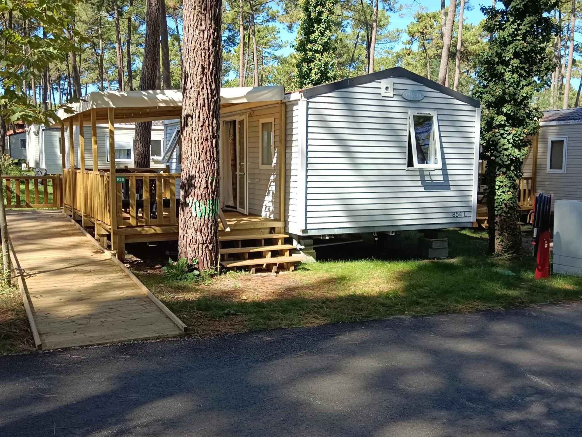 Mobil'home Pmr Sous Les Pins ! Campsite